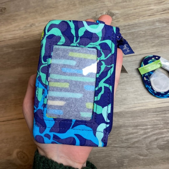 NWT Vera Bradley zip ID case and lanyard - Picture 5 of 8